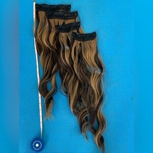 4-Piece 22-Inch Wavy Clip-In Hair Extensions - Dark Brown with Blonde Highlights